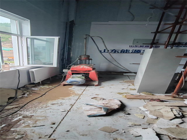 高石碑镇地基基础下沉墙体裂缝加固注浆顶升施工